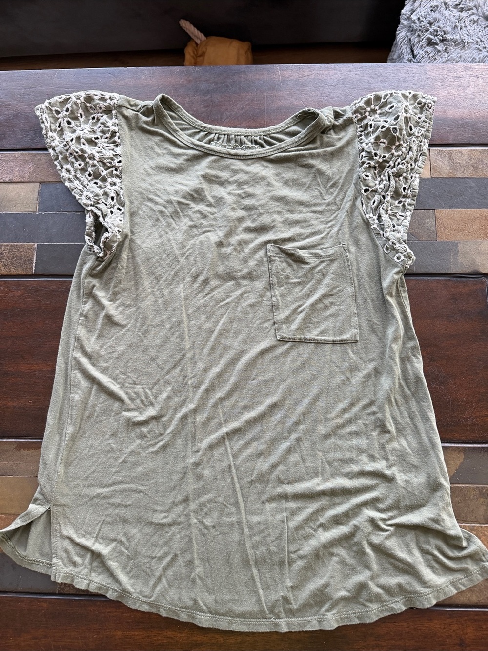 Cupio Olive Green Tee with Cream Lace Cap Sleeves